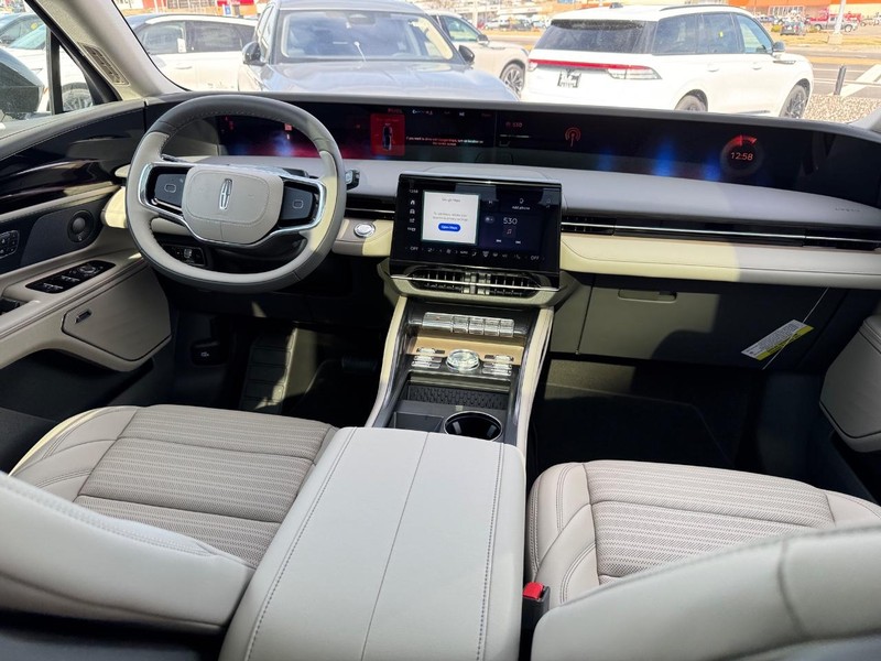 Lincoln Nautilus Vehicle Full-screen Gallery Image 14