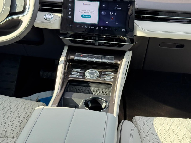 Lincoln Nautilus Vehicle Full-screen Gallery Image 17