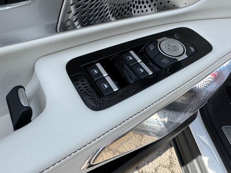 Lincoln Nautilus Vehicle Full-screen Gallery Image 19