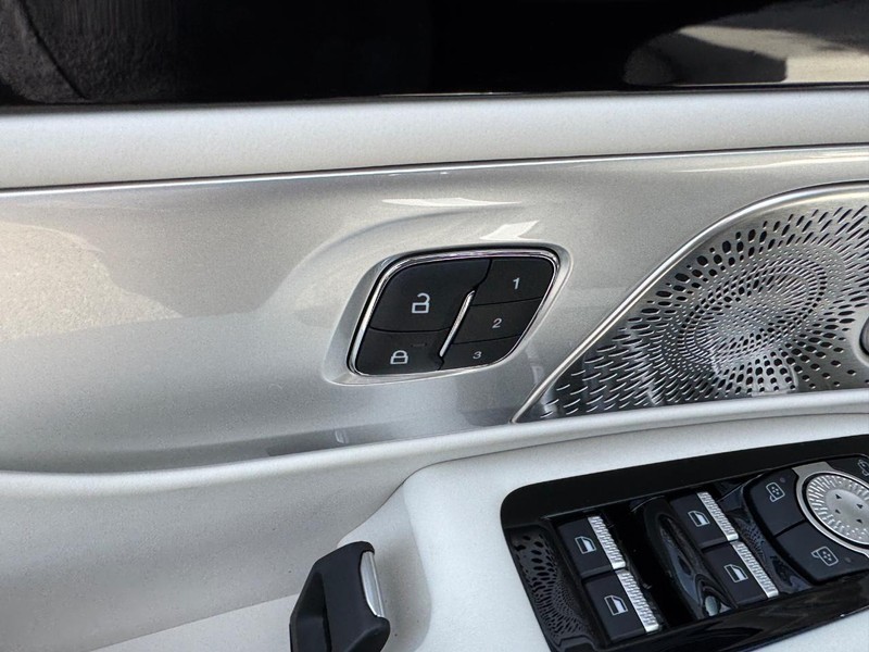 Lincoln Nautilus Vehicle Full-screen Gallery Image 20
