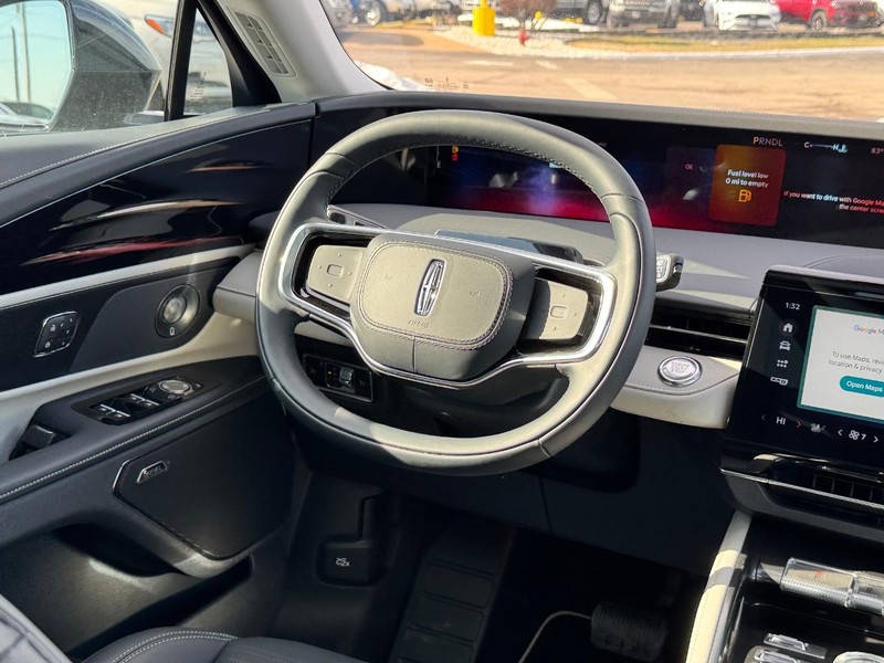 Lincoln Nautilus Vehicle Full-screen Gallery Image 16