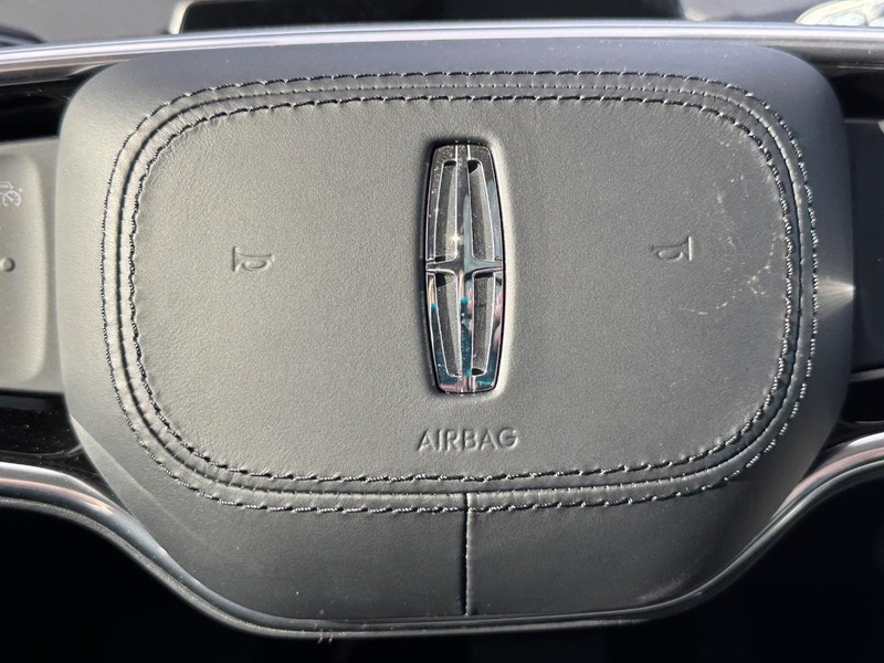 Lincoln Nautilus Vehicle Full-screen Gallery Image 23