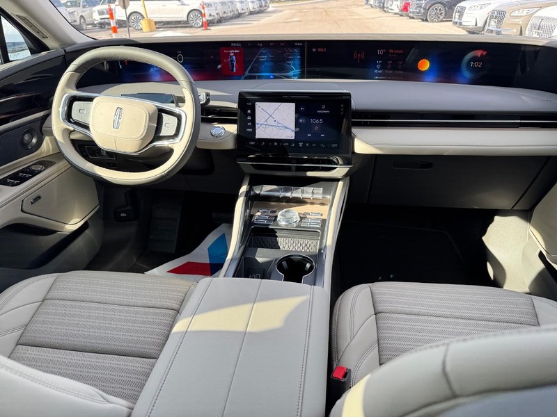 Lincoln Nautilus Vehicle Full-screen Gallery Image 14