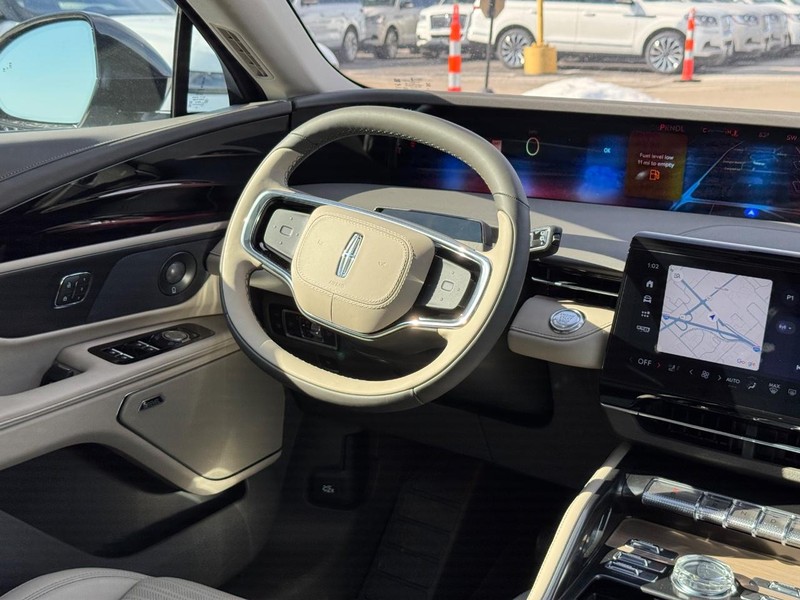 Lincoln Nautilus Vehicle Full-screen Gallery Image 15