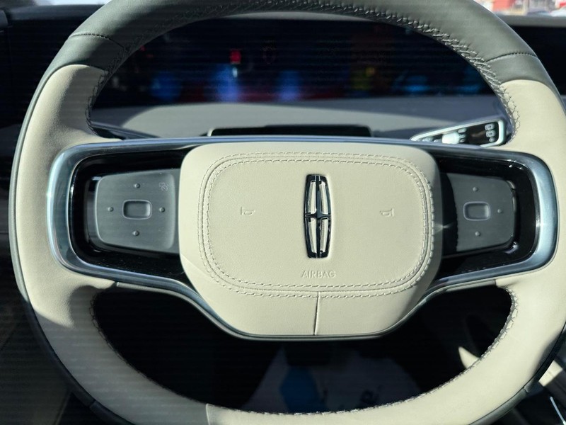 Lincoln Nautilus Vehicle Full-screen Gallery Image 21
