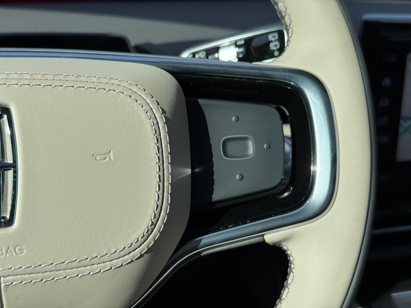 Lincoln Nautilus Vehicle Full-screen Gallery Image 23