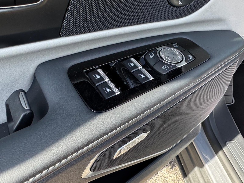 Lincoln Nautilus Vehicle Full-screen Gallery Image 19
