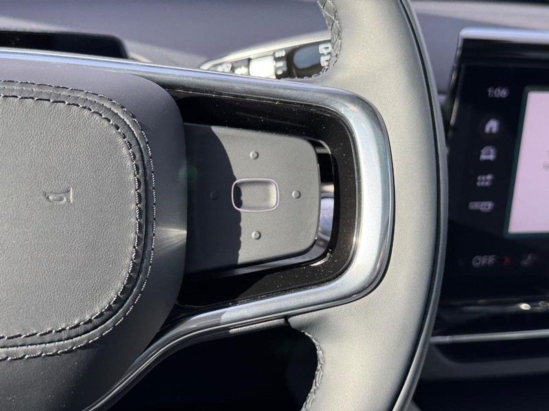 Lincoln Nautilus Vehicle Full-screen Gallery Image 23