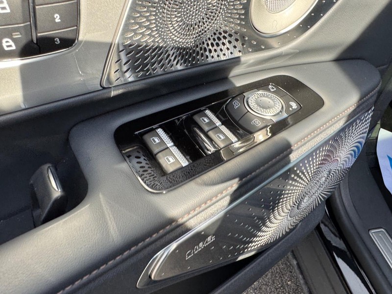 Lincoln Nautilus Vehicle Full-screen Gallery Image 19