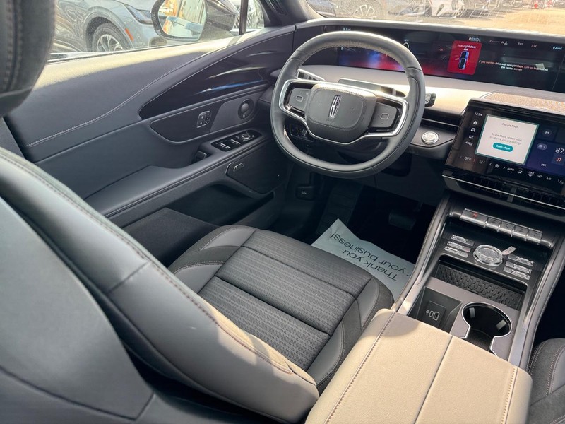 Lincoln Nautilus Vehicle Full-screen Gallery Image 14