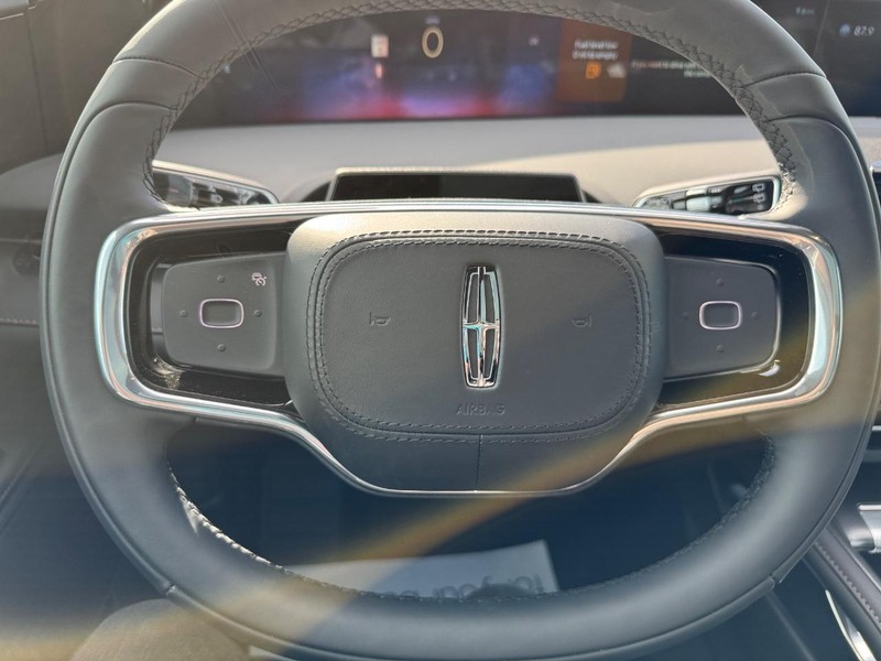 Lincoln Nautilus Vehicle Full-screen Gallery Image 20