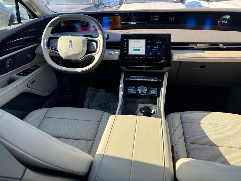 Lincoln Nautilus Vehicle Full-screen Gallery Image 15