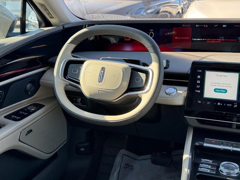 Lincoln Nautilus Vehicle Full-screen Gallery Image 16