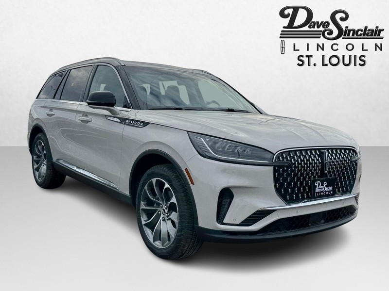 Lincoln Aviator Vehicle Full-screen Gallery Image 03