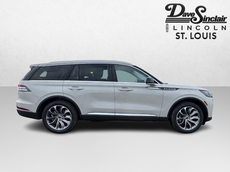 Lincoln Aviator Vehicle Full-screen Gallery Image 04