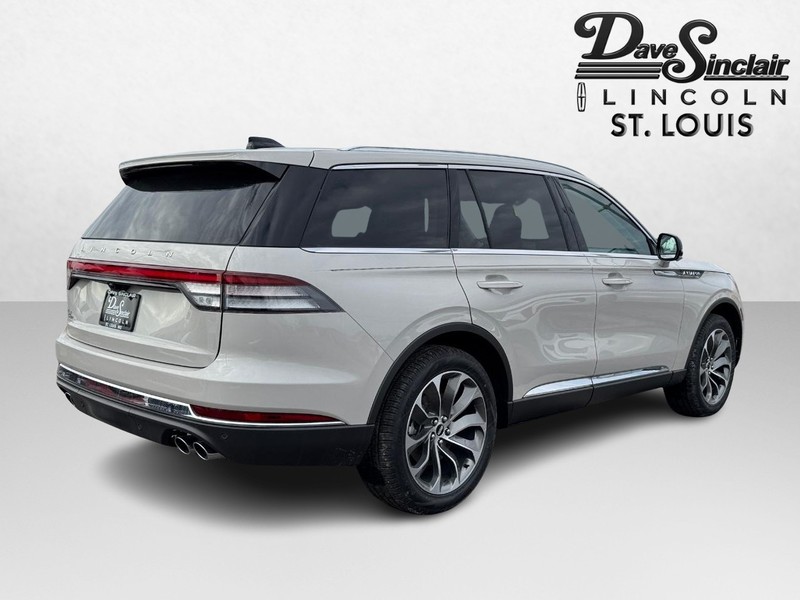 Lincoln Aviator Vehicle Full-screen Gallery Image 05