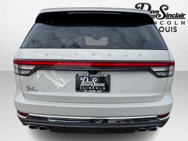 Lincoln Aviator Vehicle Full-screen Gallery Image 06