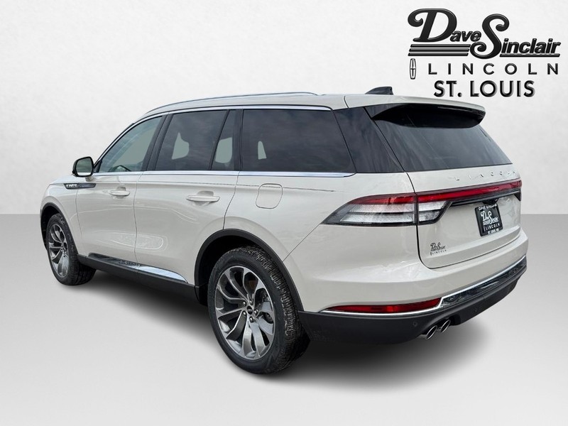 Lincoln Aviator Vehicle Full-screen Gallery Image 07