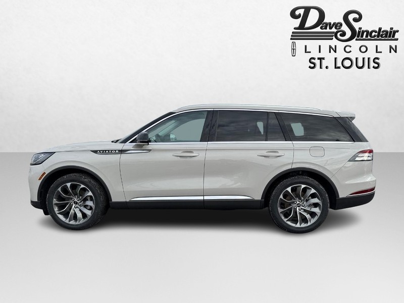 Lincoln Aviator Vehicle Full-screen Gallery Image 09
