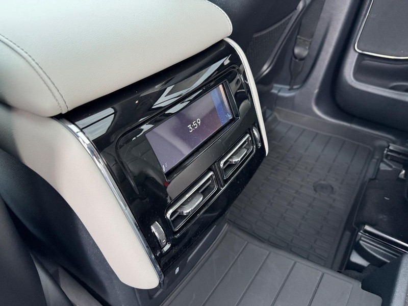 Lincoln Aviator Vehicle Full-screen Gallery Image 13