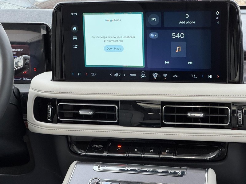 Lincoln Aviator Vehicle Full-screen Gallery Image 18