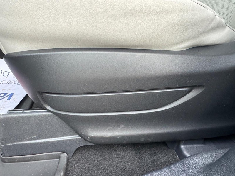 Lincoln Aviator Vehicle Full-screen Gallery Image 20