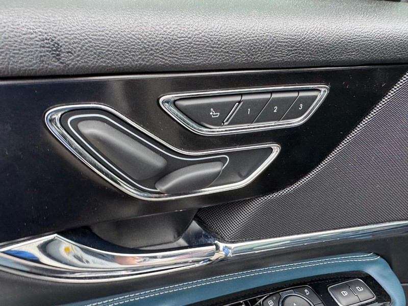 Lincoln Corsair Vehicle Full-screen Gallery Image 19