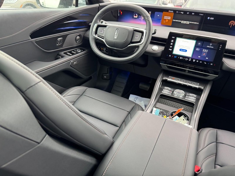 Lincoln Nautilus Vehicle Full-screen Gallery Image 14