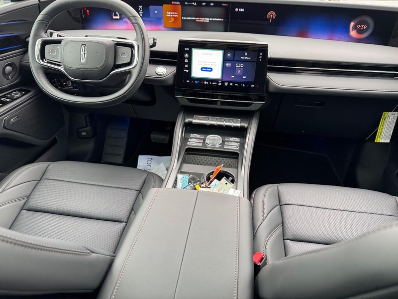 Lincoln Nautilus Vehicle Full-screen Gallery Image 15