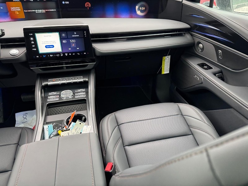 Lincoln Nautilus Vehicle Full-screen Gallery Image 16