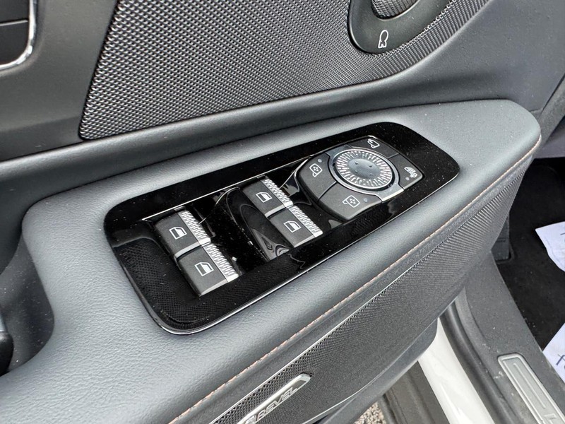 Lincoln Nautilus Vehicle Full-screen Gallery Image 18