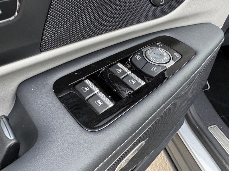 Lincoln Nautilus Vehicle Full-screen Gallery Image 19