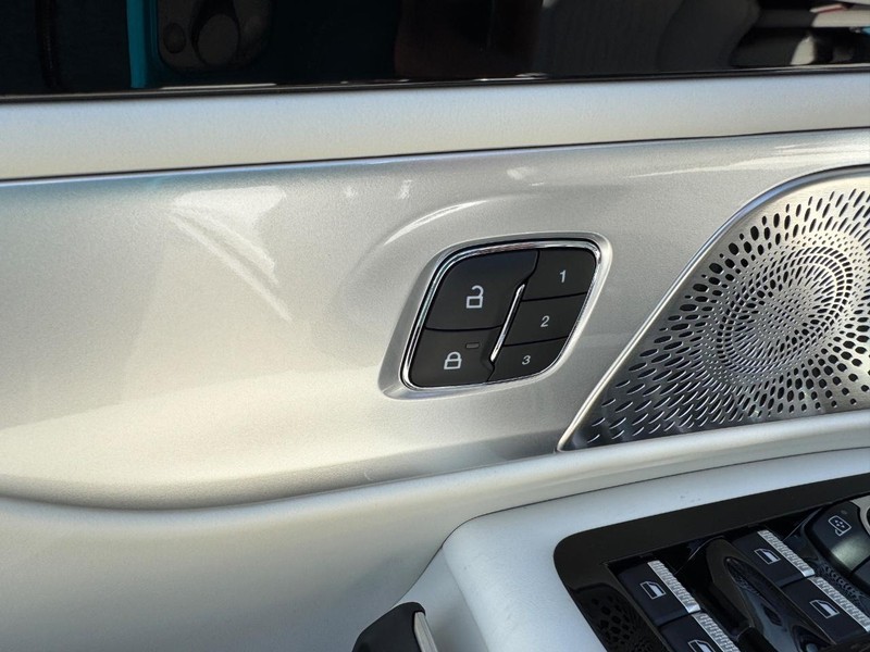 Lincoln Nautilus Vehicle Full-screen Gallery Image 20