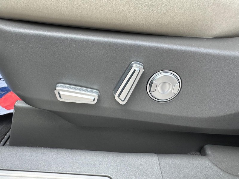 Lincoln Nautilus Vehicle Full-screen Gallery Image 18