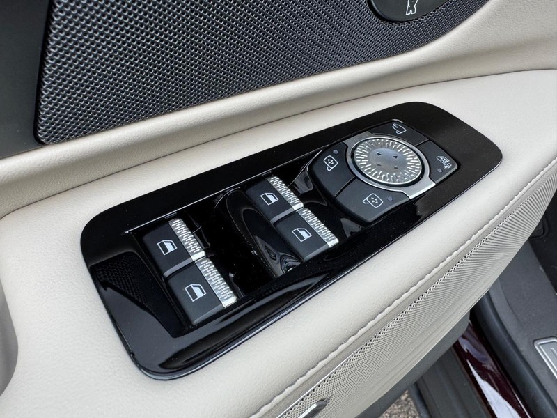 Lincoln Nautilus Vehicle Full-screen Gallery Image 19