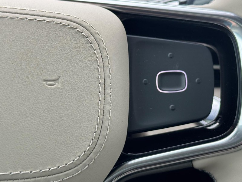 Lincoln Nautilus Vehicle Full-screen Gallery Image 23