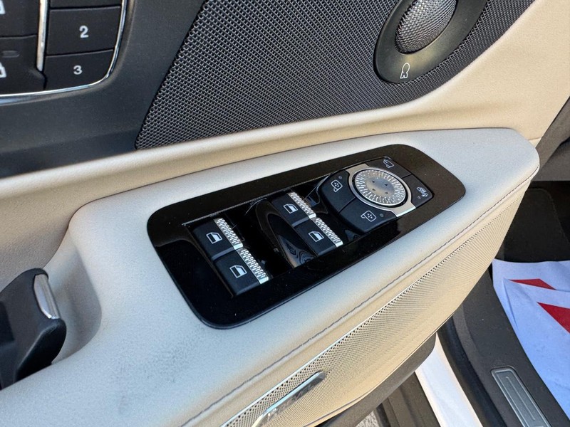 Lincoln Nautilus Vehicle Full-screen Gallery Image 19
