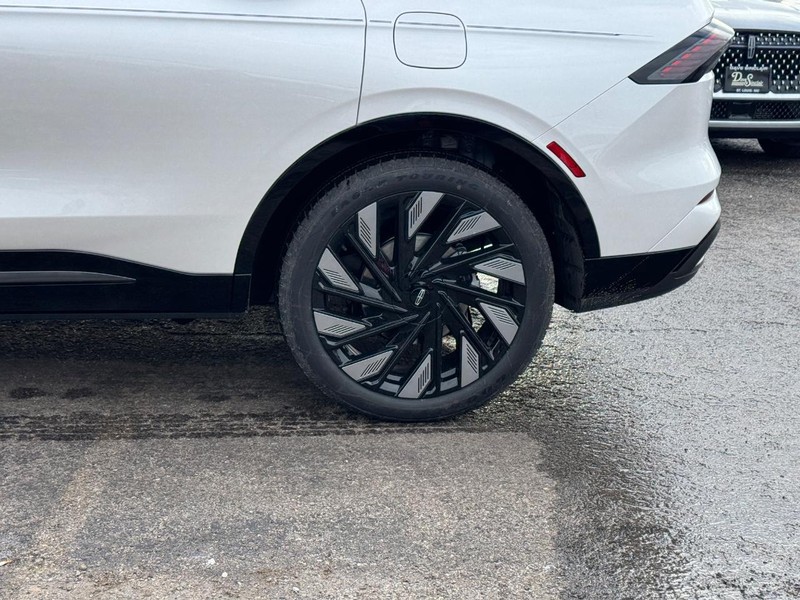 Lincoln Nautilus Vehicle Full-screen Gallery Image 10
