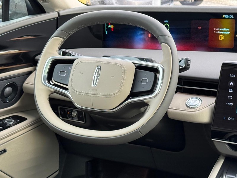 Lincoln Nautilus Vehicle Full-screen Gallery Image 15