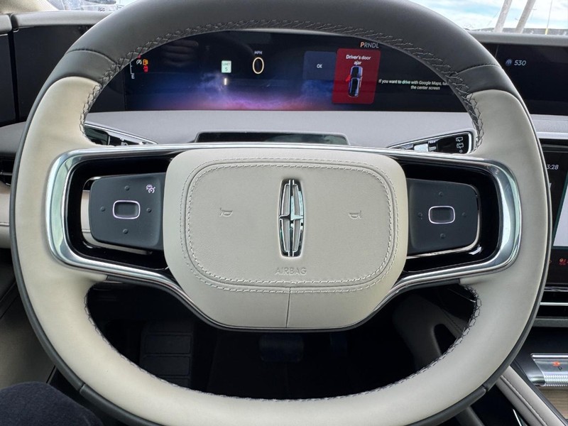 Lincoln Nautilus Vehicle Full-screen Gallery Image 21