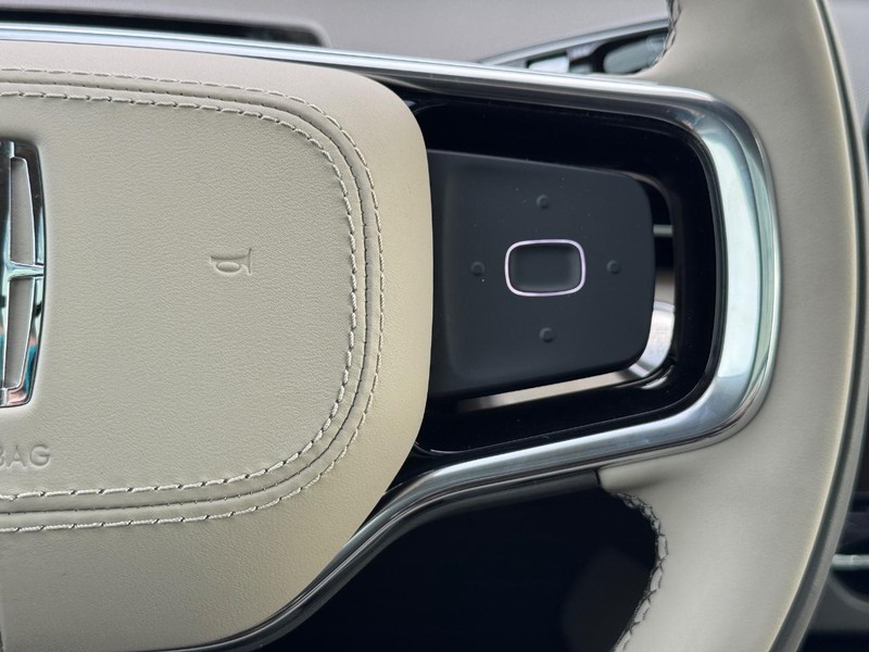 Lincoln Nautilus Vehicle Full-screen Gallery Image 23