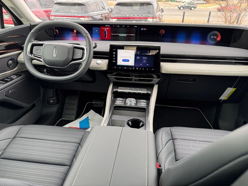 Lincoln Nautilus Vehicle Full-screen Gallery Image 14