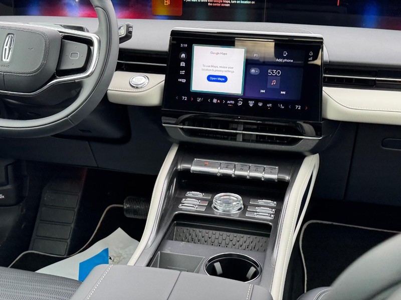 Lincoln Nautilus Vehicle Full-screen Gallery Image 17