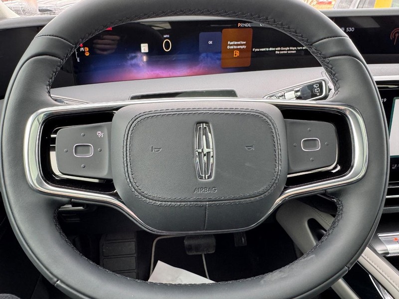 Lincoln Nautilus Vehicle Full-screen Gallery Image 21