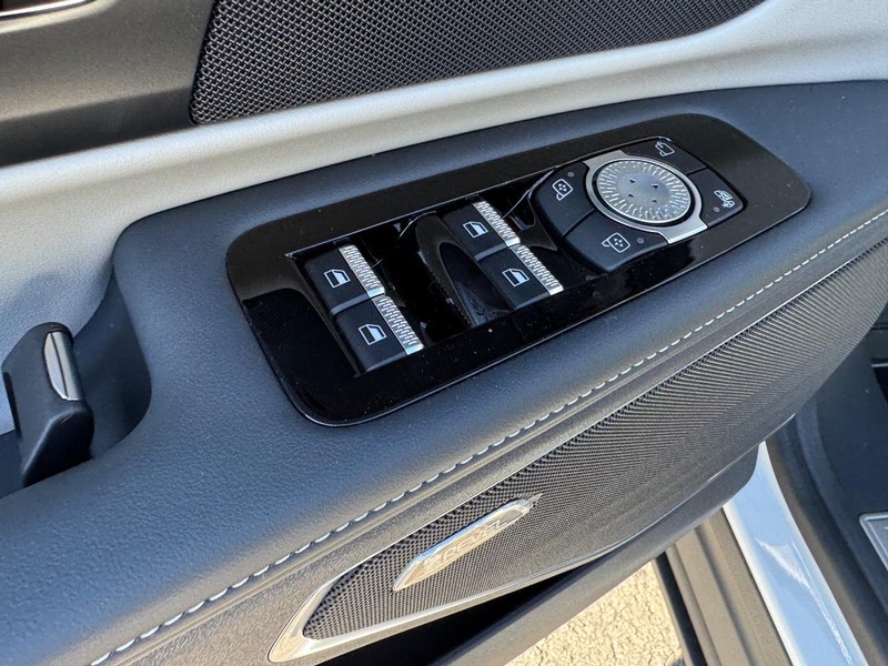 Lincoln Nautilus Vehicle Full-screen Gallery Image 19