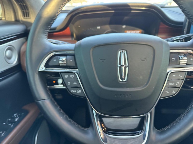 Lincoln Nautilus Vehicle Full-screen Gallery Image 20