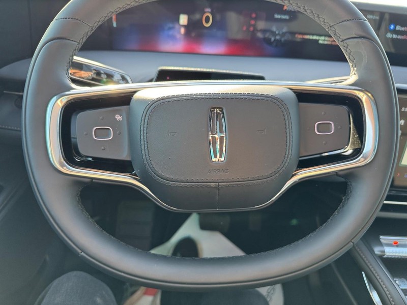 Lincoln Nautilus Vehicle Full-screen Gallery Image 20