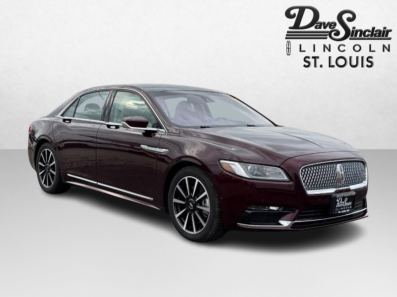 Lincoln Continental Vehicle Full-screen Gallery Image 03