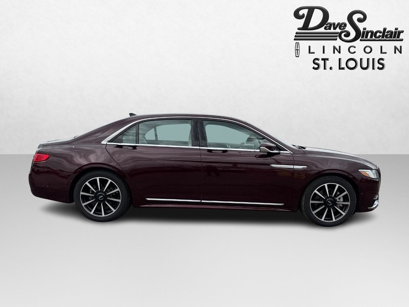 Lincoln Continental Vehicle Full-screen Gallery Image 04