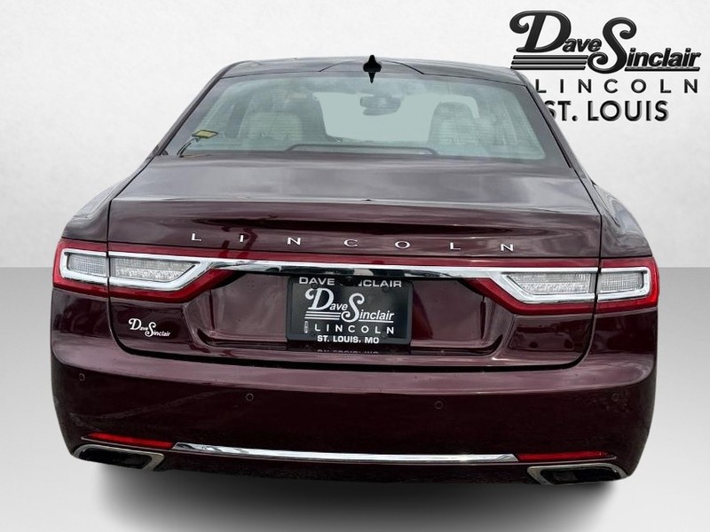 Lincoln Continental Vehicle Full-screen Gallery Image 06